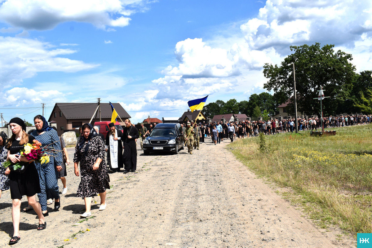 Замість омріяної відпустки додому Герой повернувся «на щиті»: на Волині в останню земну дорогу провели Валерія Баса