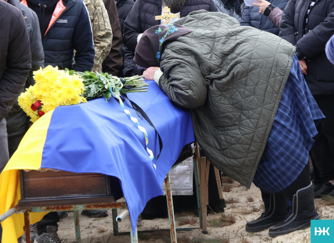 Біль двох сіл: на Волині провели в останню путь воїна Володимира Ридчука