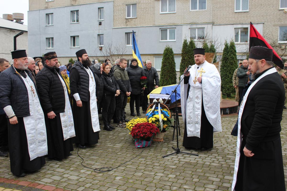 Завтра йому мало виповнитися 55 років: на Волині попрощалися із захисником Василем Савичем