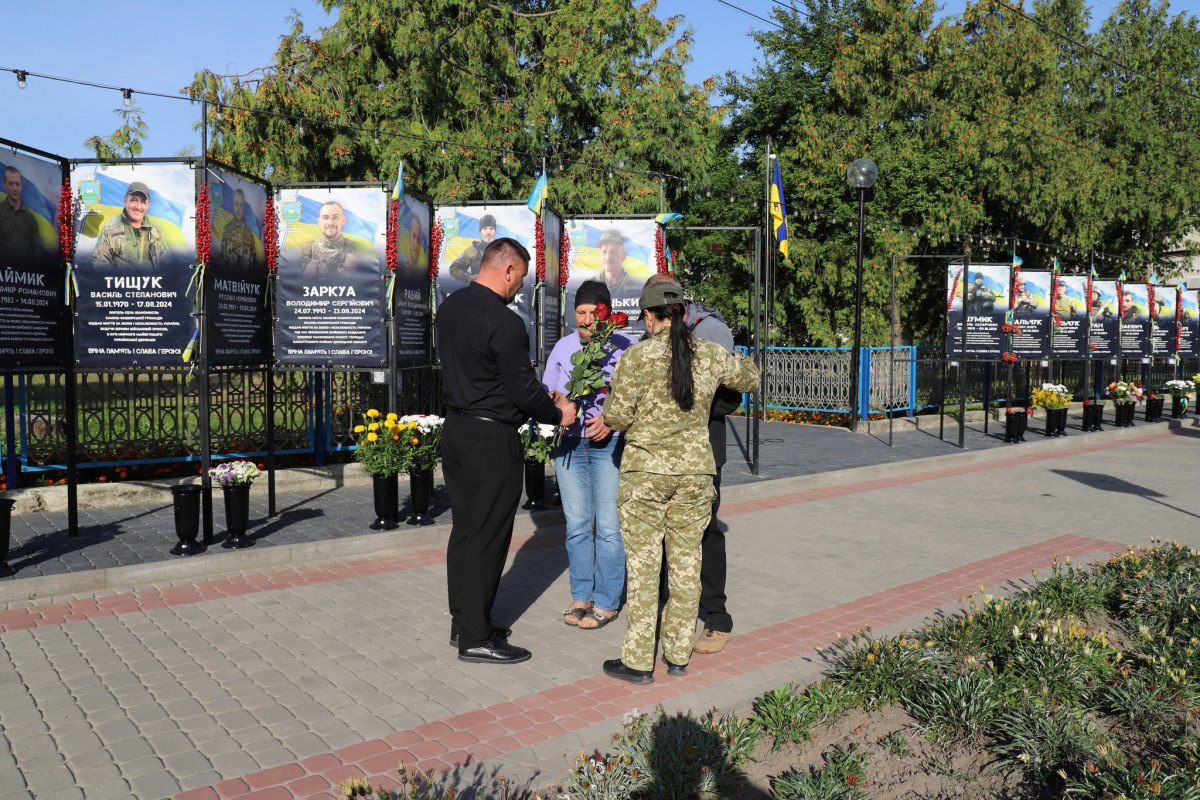 Донечка та син Героїв з’явилися на світ після загибелі своїх батьків: на Волині родинам полеглих воїнів вручили посмертні ордени