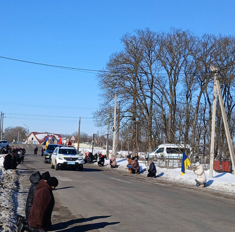 Загинув майже пів року тому: на Волині в останню земну дорогу провели Захисника України Павла Фіщука