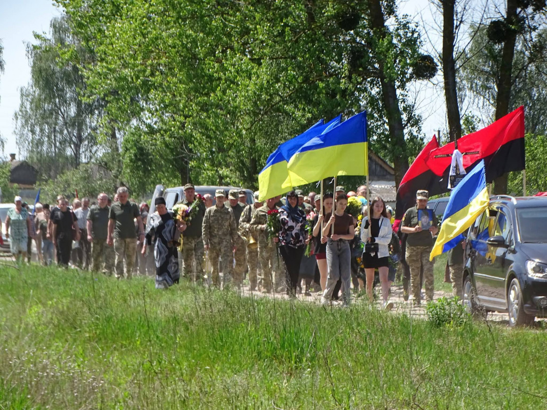 16 місяців вважався зниклим безвісти: на Волині попрощалися з Героєм Дмитром Лободюком