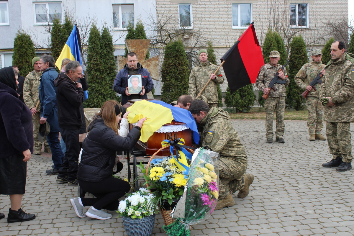 Півтора року невідомості: на Волині попрощалися із загиблим на Курщині Валентином Волошиним