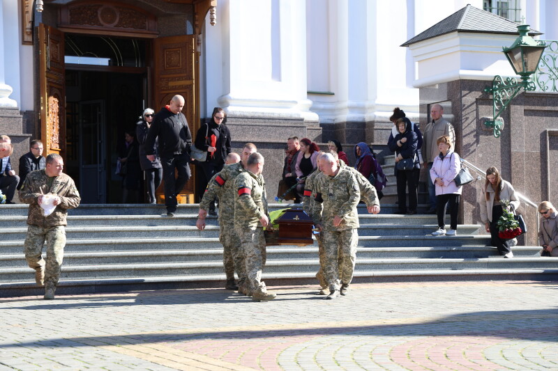 Загинув у бою на Донеччині: у Луцьку в останню дорогу провели Героя Артура Задоянного