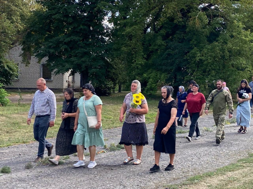 Понад 5 місяців чекали на диво: на Волині попрощалися із загиблим воїном Вадимом Королюком