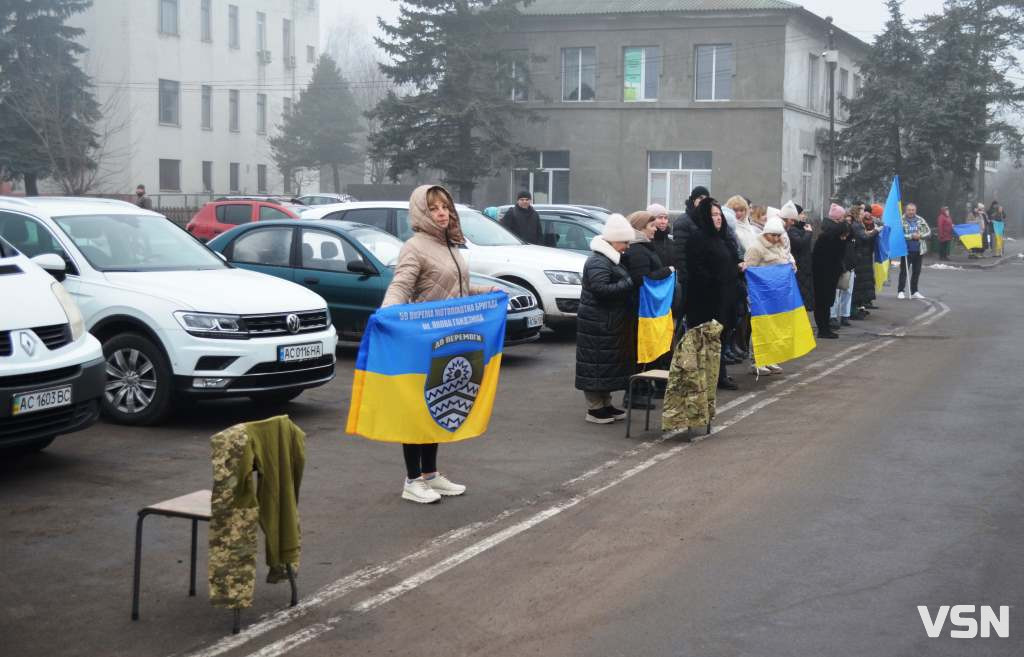 «Для нас – це одна хвилина, для них – Вічність»: у прикордонному місті на Волині вшанували тих, хто загинув від війни