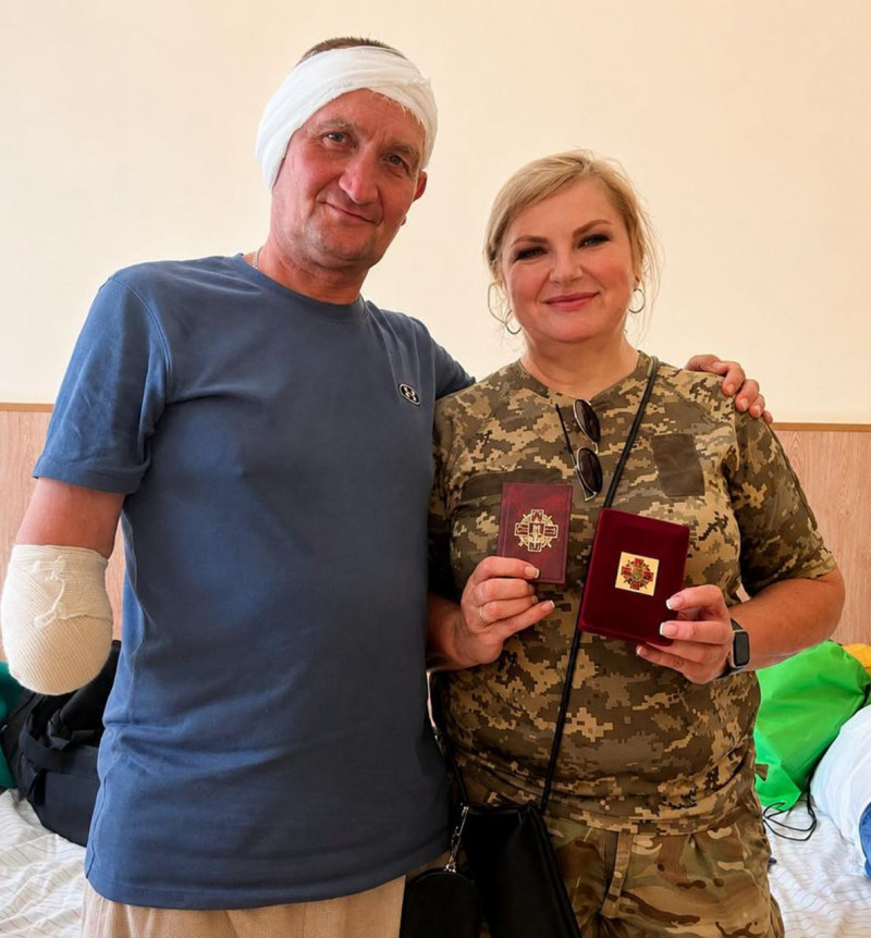 Поранених бійців 100-ї ОМБр відвідали у лікарнях та вручили почесні відзнаки
