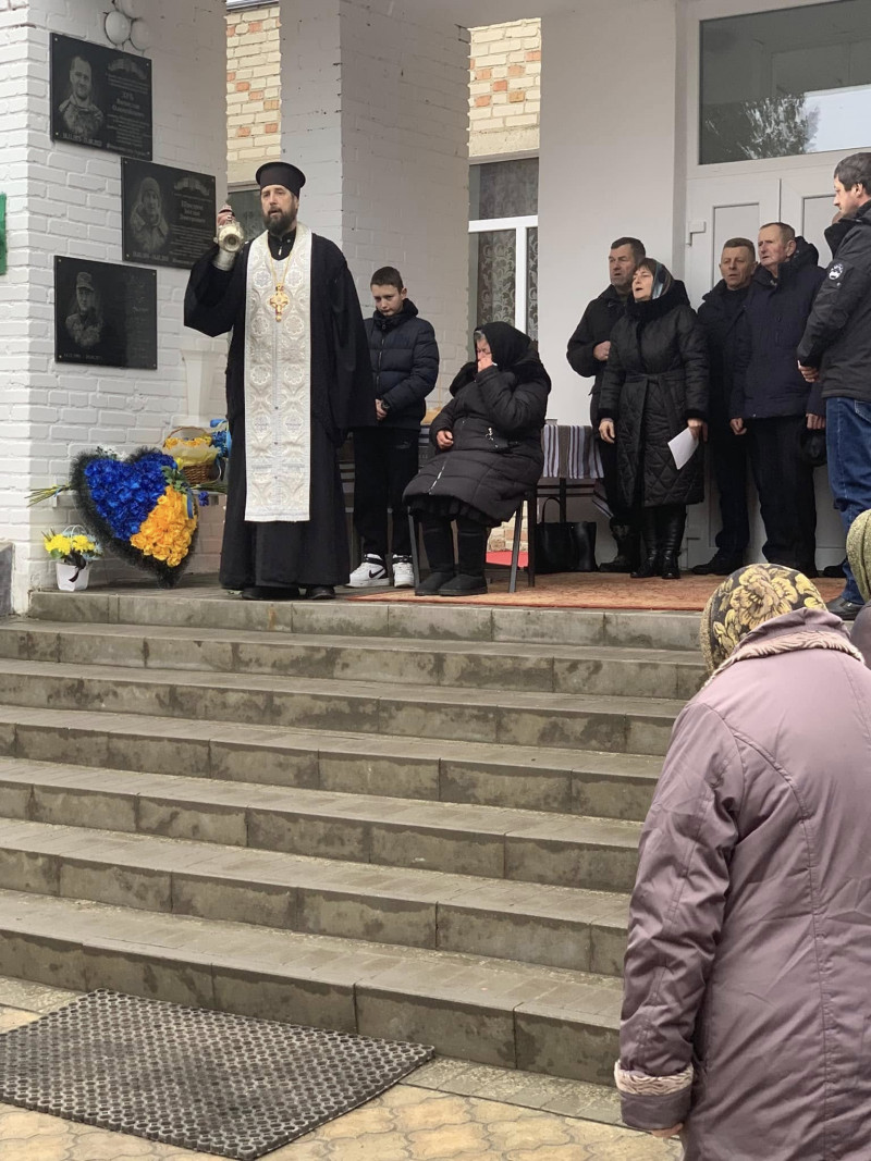 Загинув на Покровському напрямку: у Луцькому районі відкрили меморіальну дошку стрільцю-снайперу