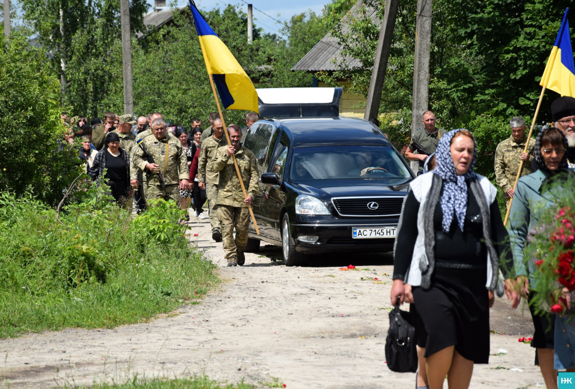 Вважався зниклим безвісти: на Волині в останню дорогу провели Героя Сергія Остимчука