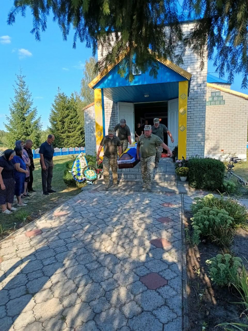 Громада на Волині попрощалася одразу з двома Героями: в останню путь провели Юрія Джуля та Василя Шилюка