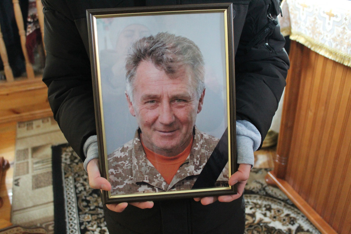 Загинув внаслідок удару ворожого безпілотника: на Волині попрощалися з Героєм Володимиром Лавренюком