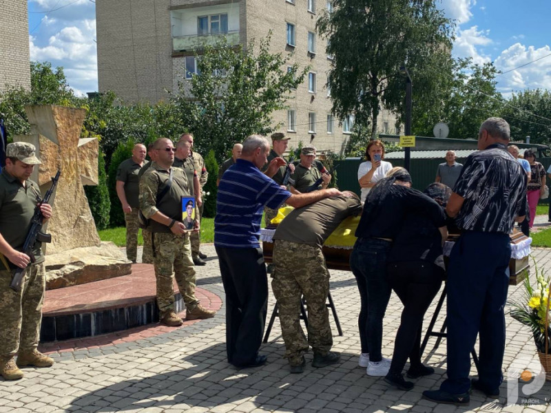 На Волині попрощались з бійцем Володимиром Оченком, який загинув захищаючи Україну