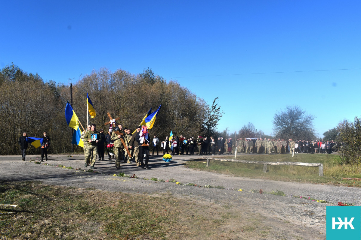 Коровай гірчив від сліз, розділили його на кладовищі: на Волині поховали молодого Героя Івана Комзюка