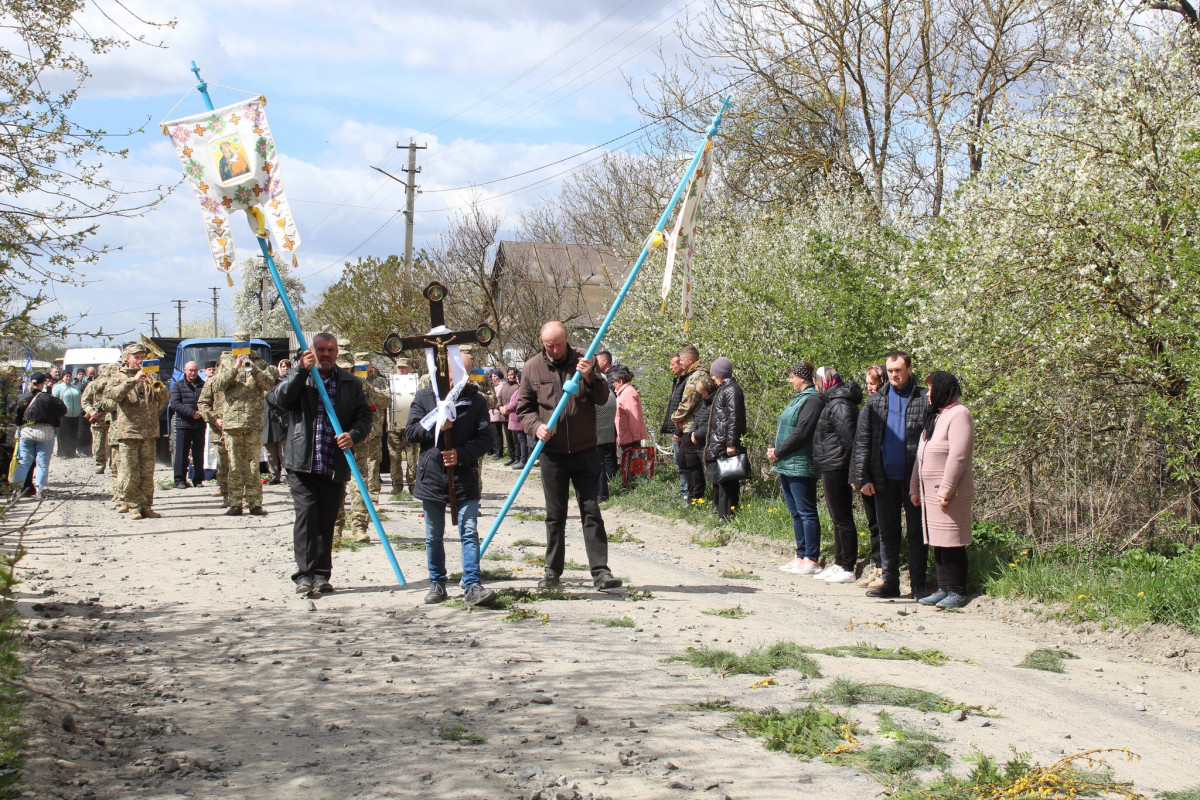 Не дочекалася дружина, не обійняла мама: волиняни попрощалися з полеглим Героєм Дмитром Демчуком