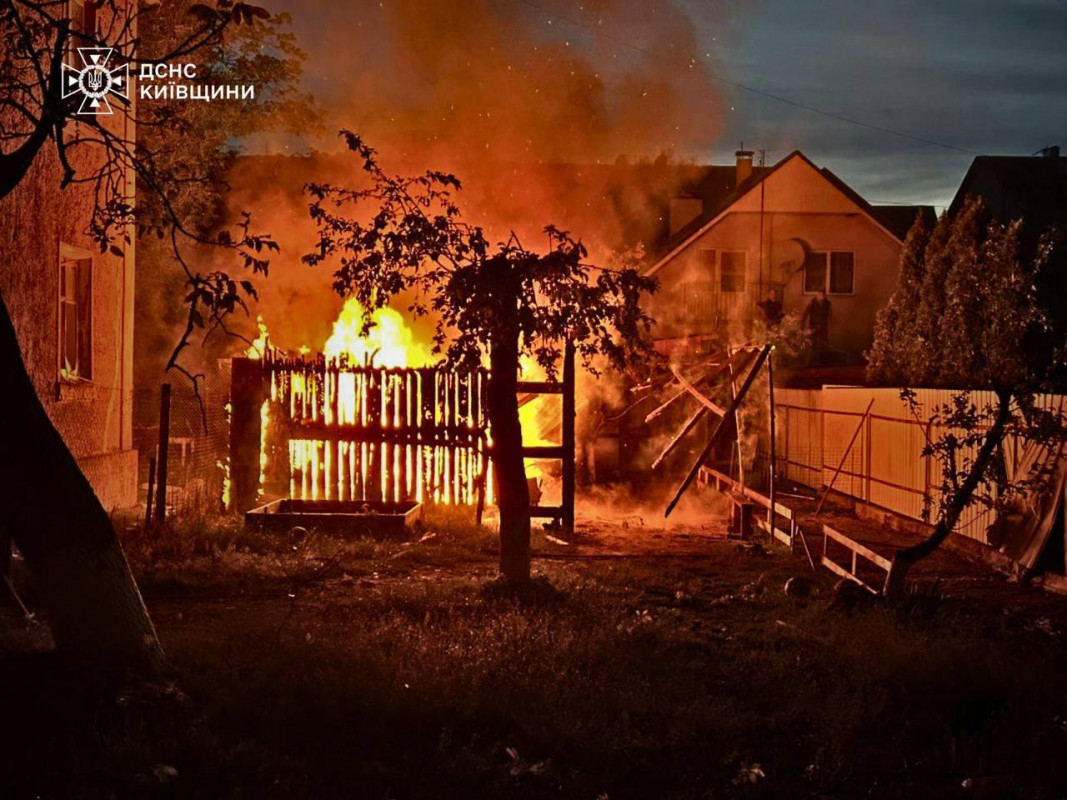 Вночі РФ завдала масованого комбінованого удару по Києву - є жертви, сильні пожежі та руйнування