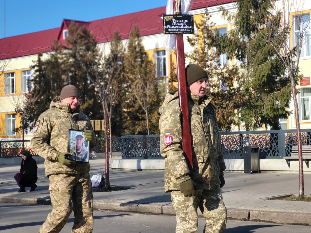 Перед загибеллю сказав «Якщо цього разу зникну, то вже не знайдете»: на Волині поховали молодого Героя Романа Ващука