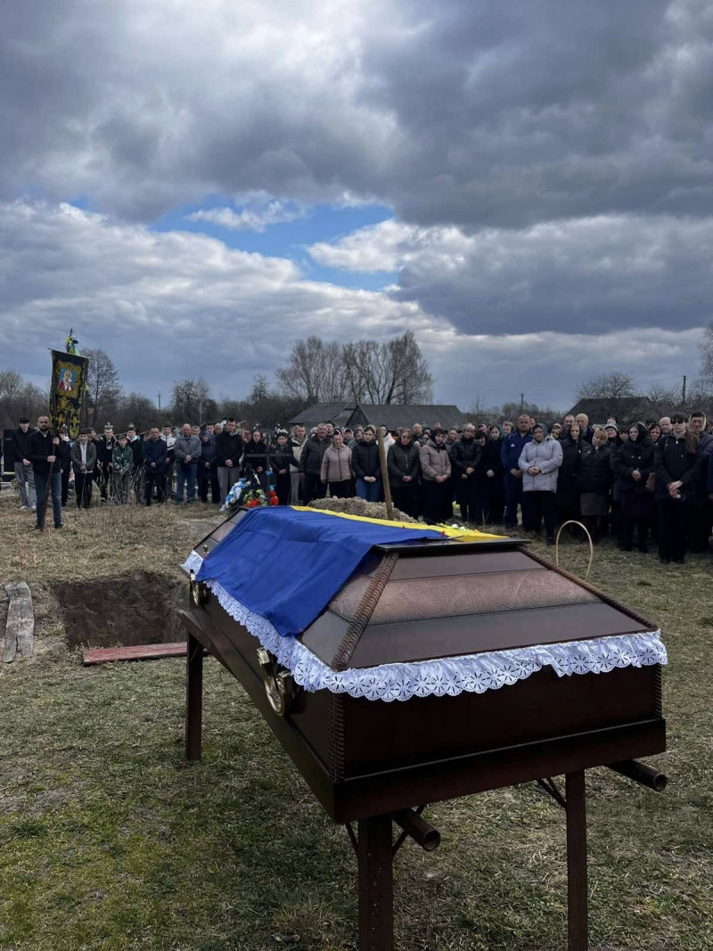На Волині провели в останню дорогу 42-річного захисника Олександра Ткачука