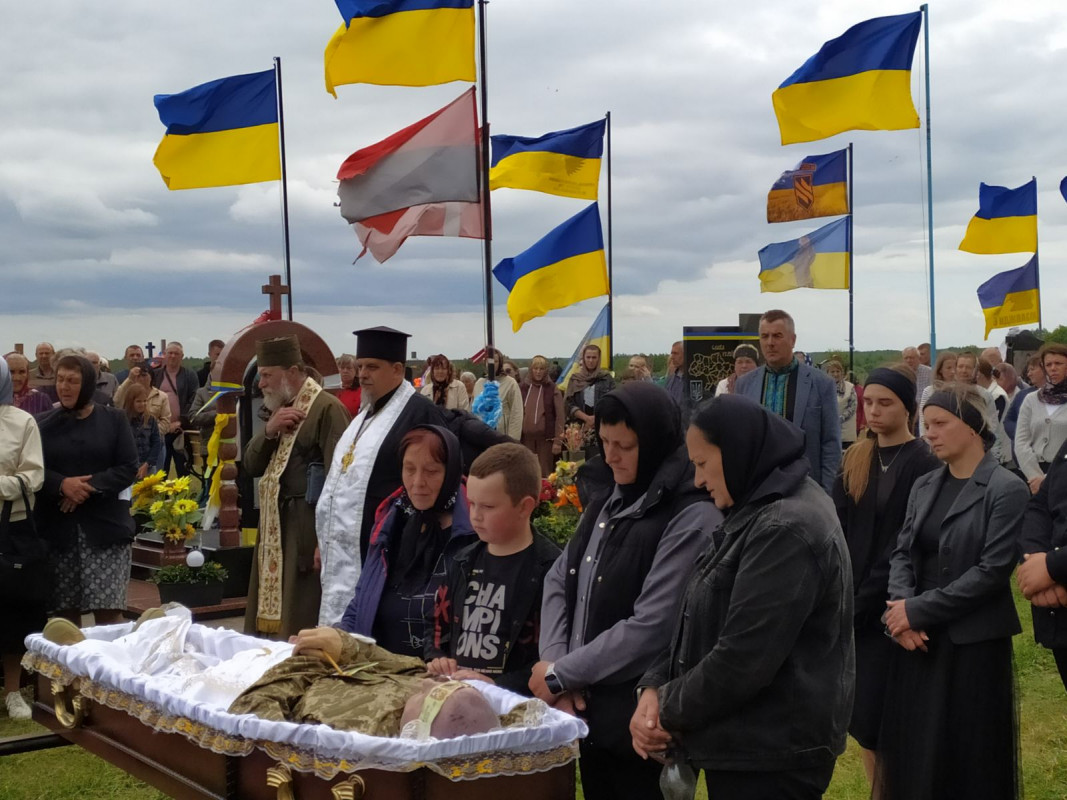 Ворожий дрон обірвав життя Героя: на Волині прощались з полеглим воїном Олегом Беценком
