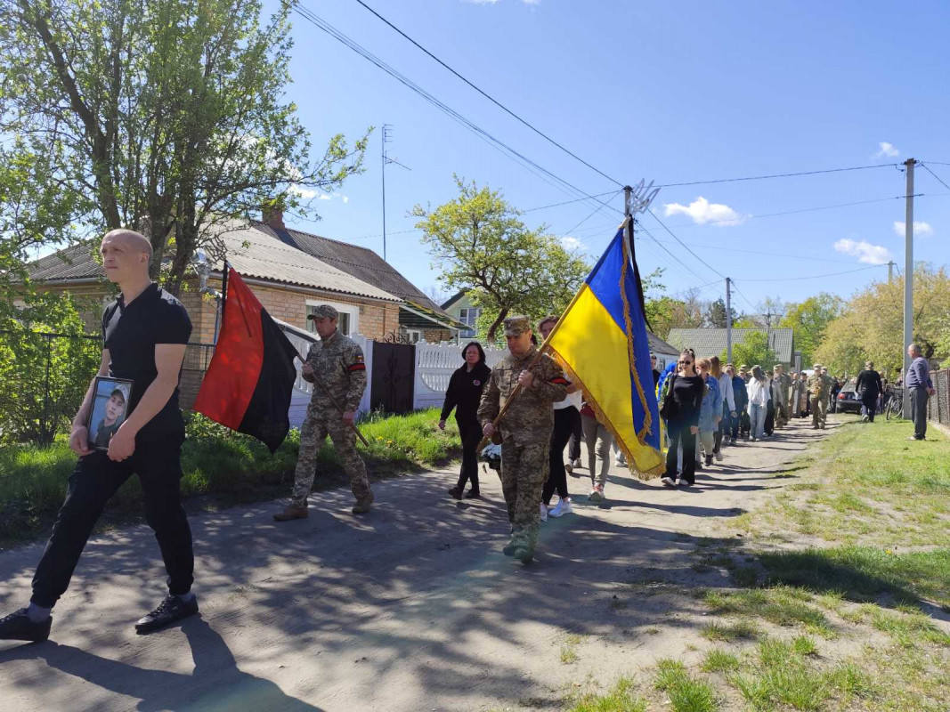 Два брати загинули на війні з різницею 2 роки: на Волині поховали 23-річного Героя Юрія Радчука