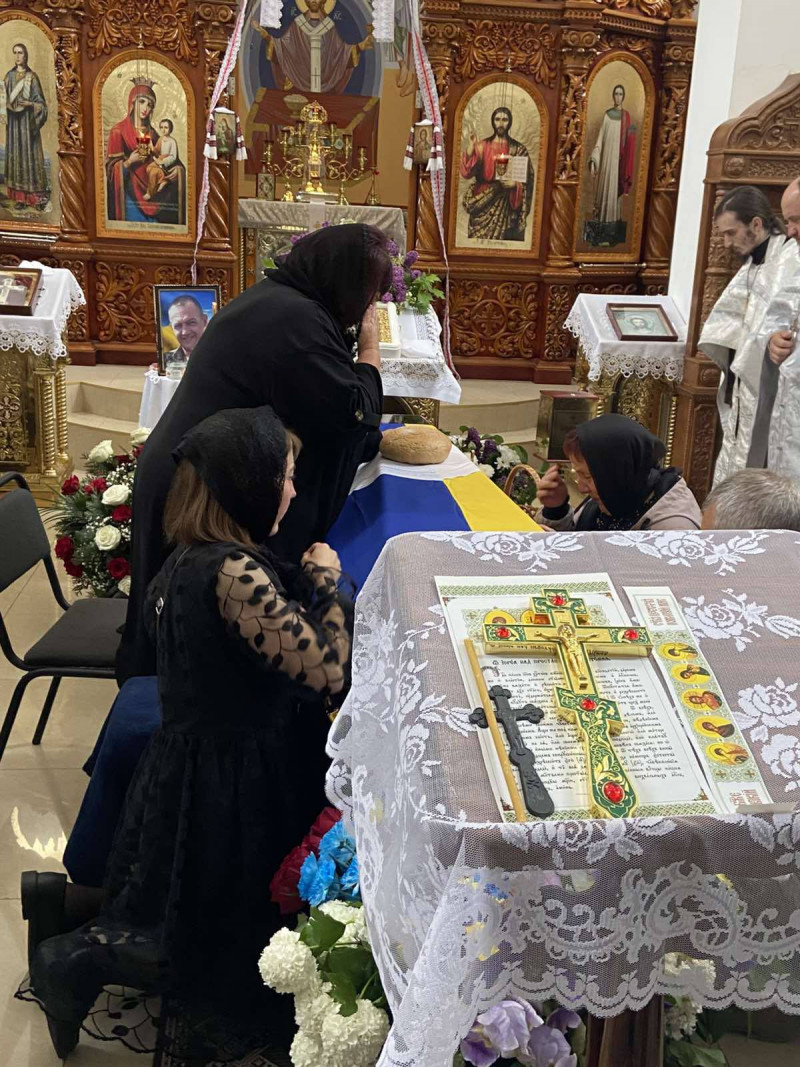 Довгі місяці невідомості та надії: на Волині в останню дорогу провели 41-річного Героя Юрія Пивоварчука