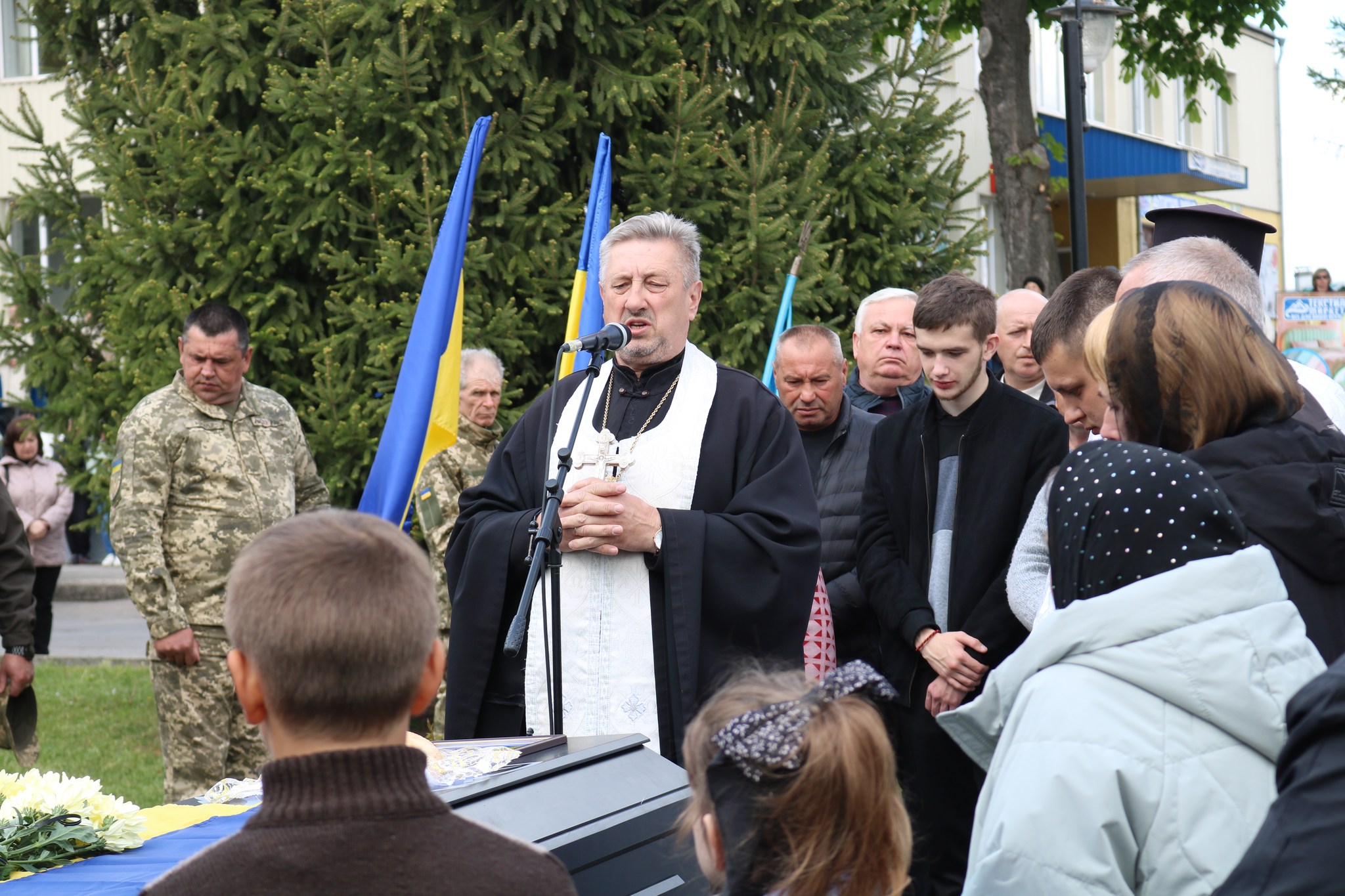 Захищав Україну з першого дня повномасштабного вторгнення: у Луцькому районі попрощалися з Героєм Леонідом Клехою