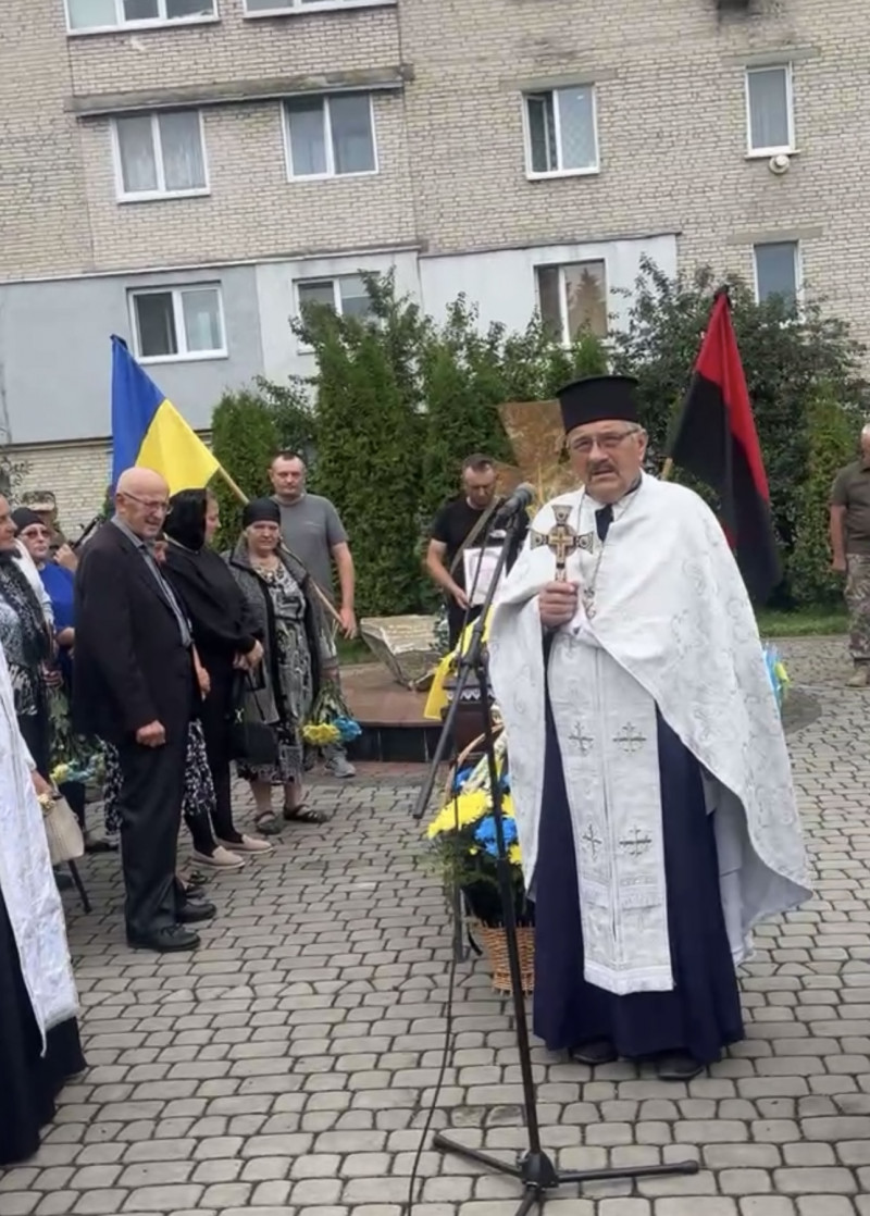 Понад рік вважався зниклим безвісти: на Волинь «на щиті» повернувся Герой Віктор Бурковський
