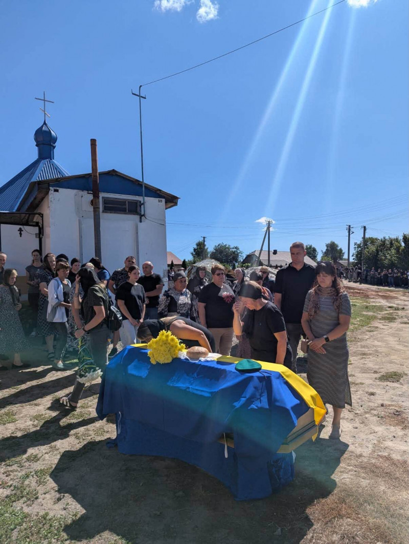Півторарічний син більше не обійме батька: на Волині попрощалися з 30-річним воїном Віталієм Ксьондзиком