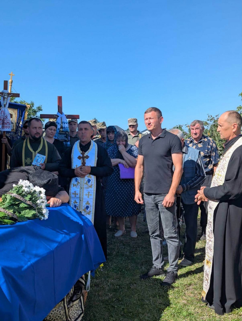 Півторарічний син більше не обійме батька: на Волині попрощалися з 30-річним воїном Віталієм Ксьондзиком