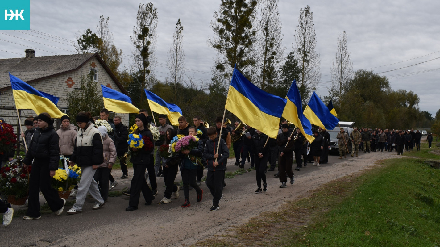 Громада у жалобі: на Волині в останню дорогу провели молодого захисника Станіслава Барана