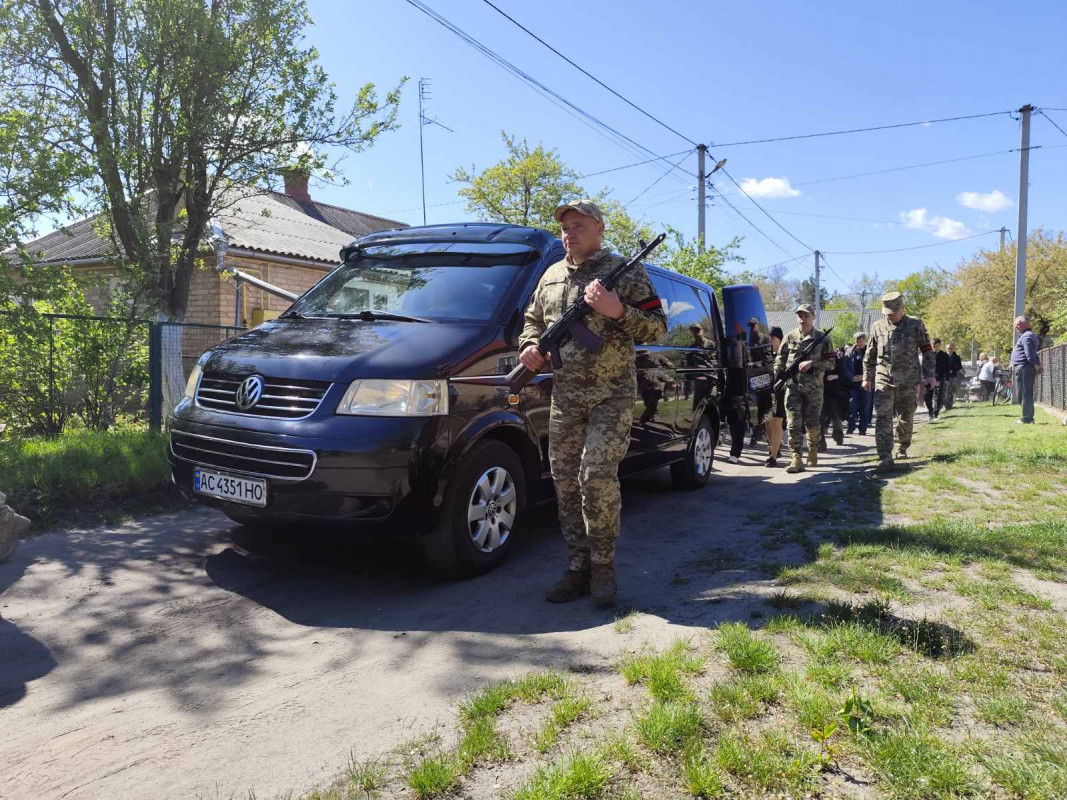 Два брати загинули на війні з різницею 2 роки: на Волині поховали 23-річного Героя Юрія Радчука