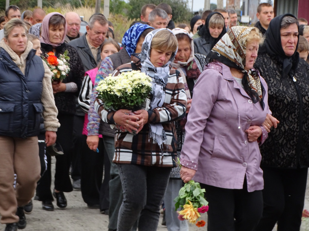 Багато місяців вважався зниклим безвісти: у громаді на Волині поховали Героя Олександра Чирку
