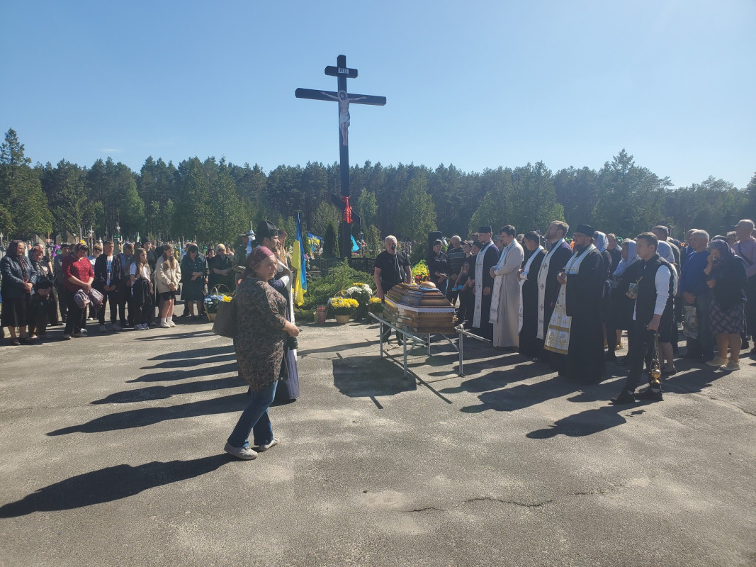 «Не висихають сльози матерів, дружин, осиротілих дітей»: на Волині поховали полеглого на фронті правоохоронця