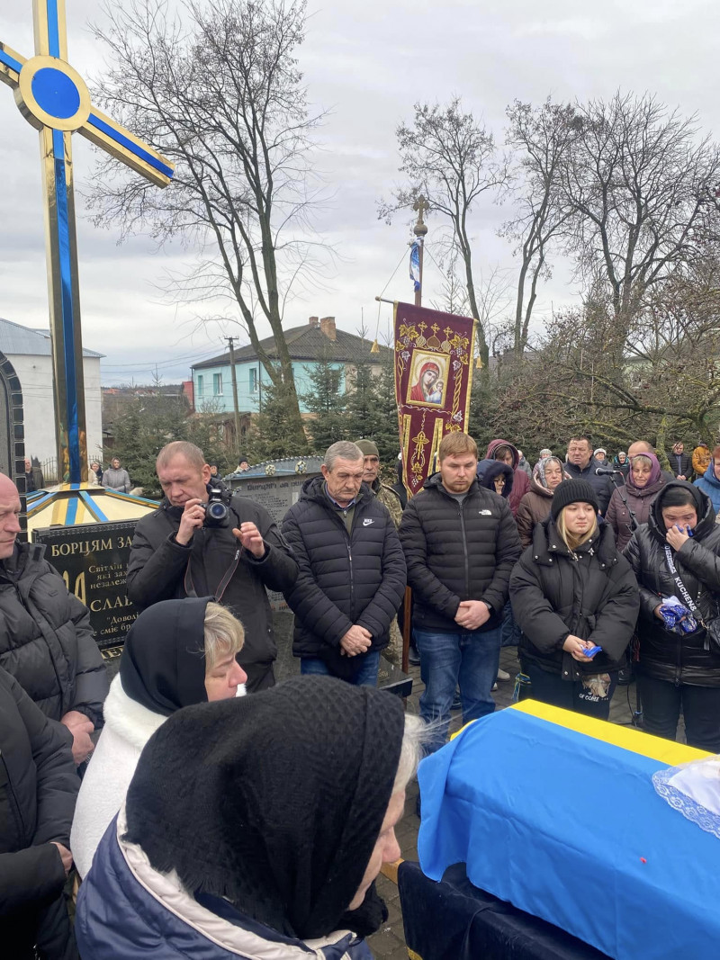 Понад рік вважався зниклим безвісти: У Луцькому районі попрощалися з Героєм Олександром Юрчуком