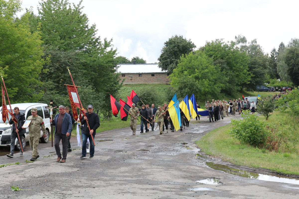 Понад півтора року вважався зниклим безвісти: на Волині поховали Героя Юрію Лозу