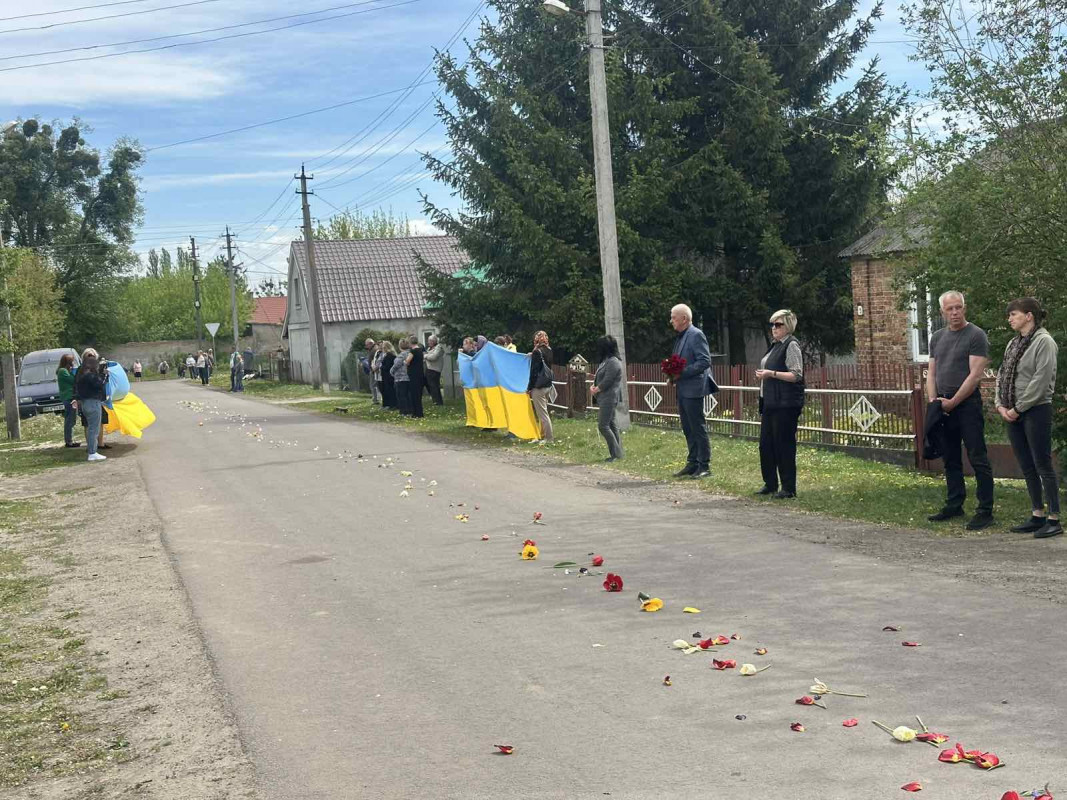 Назавжди в строю: на Волині попрощалися із захисником України Андрієм Вересом