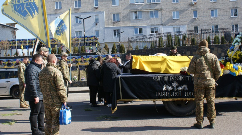 У громаді на Волині попрощалися із 23-річним розвідником «Азова» Назаром Поліщуком
