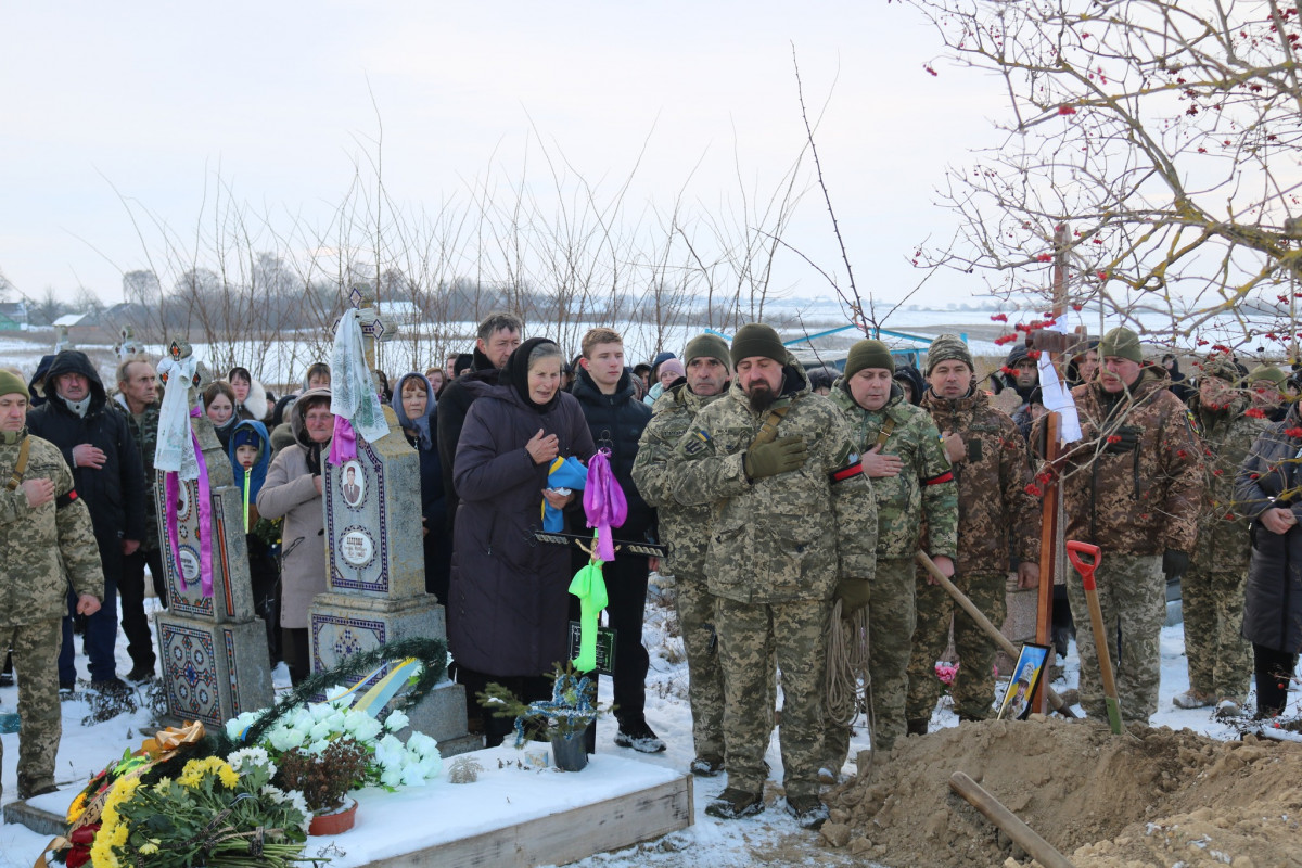 Навіки 48: у Луцькому районі попрощалися зі загиблим на війні Андрієм Головчуном