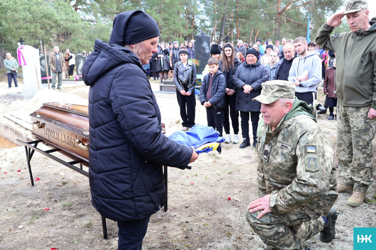 Пройшов АТО та пекло полону: на Волині попрощалися з Героєм Олександром Домальчуком