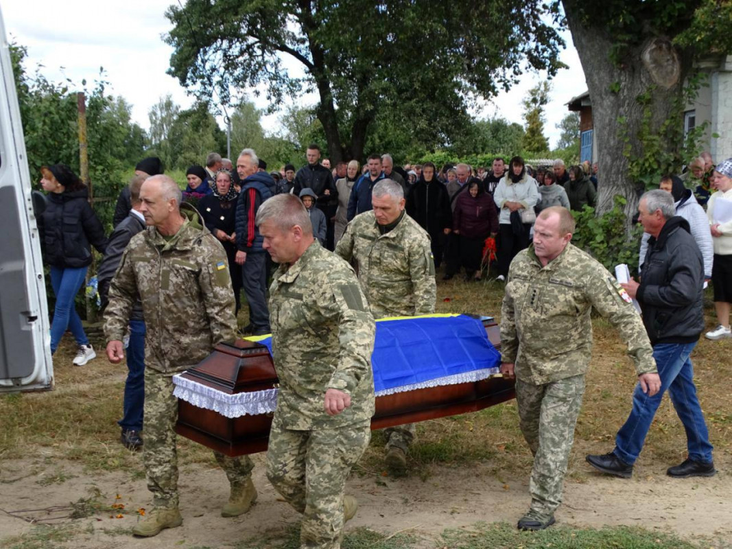 Серце Героя зупинилося на 39-му році життя у лікарні: на Волині в останню дорогу провели Сергія Гонтара