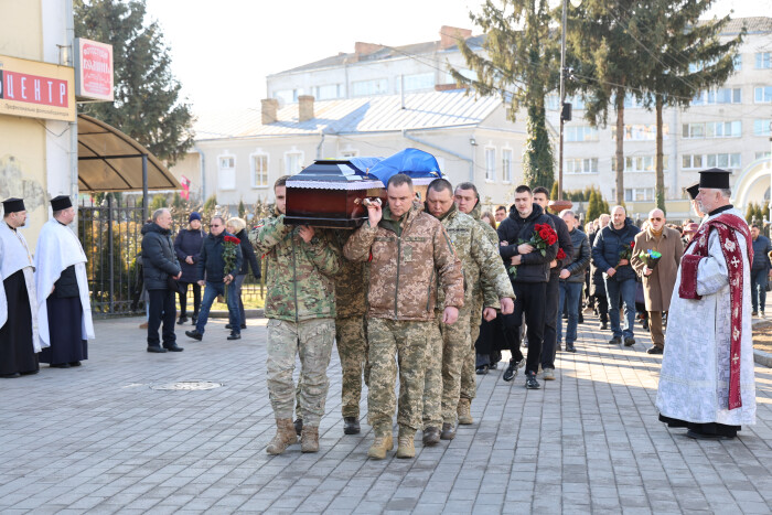 Загинув у бою через день після дня народження: у Луцьку попрощалися із Героєм Сергієм Козловим