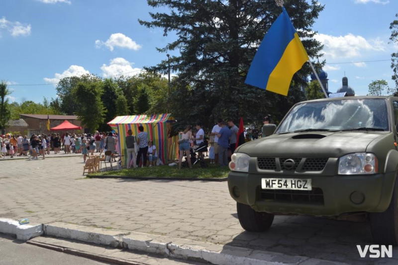 У місті на Волині на благодійному святі зібрали понад 130 тисяч гривень для ЗСУ. Фоторепортаж