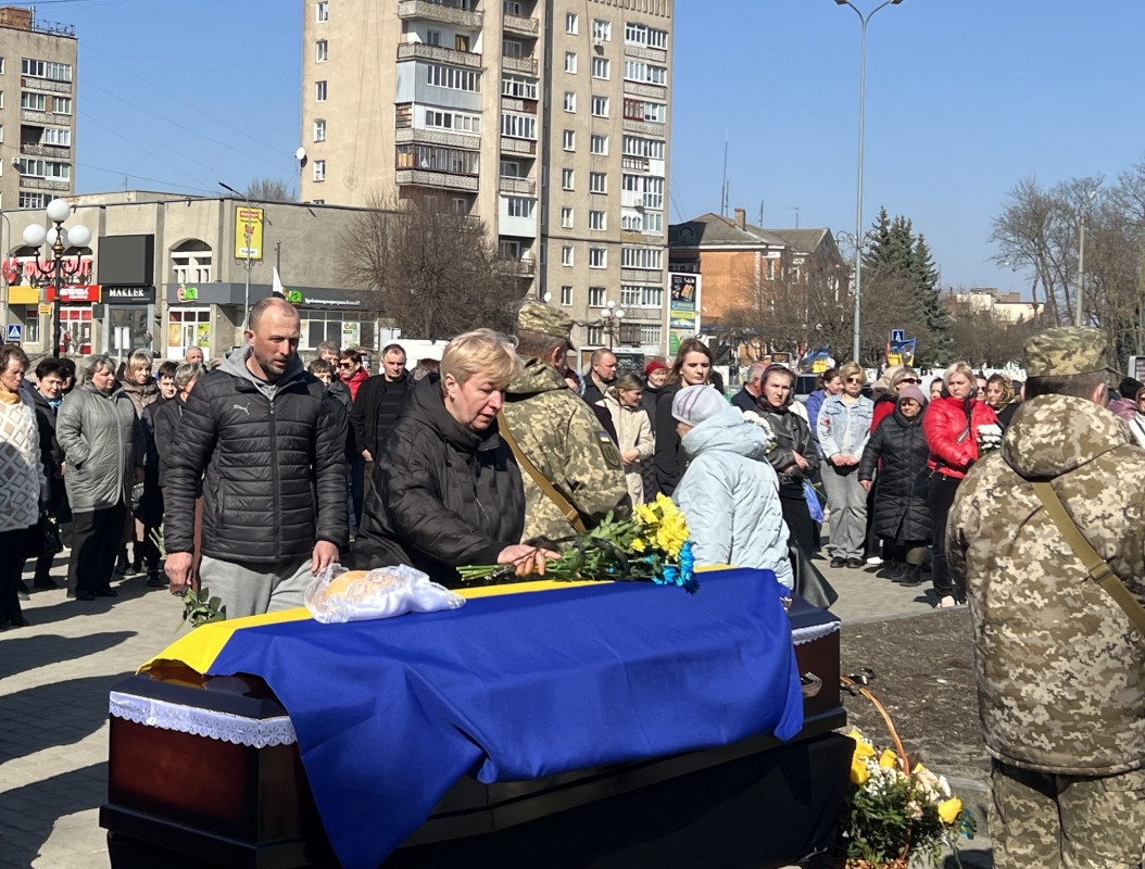 Другий день поспіль громада у жалобі: на Волині провели у вічність Героя Миколу Сахарчука