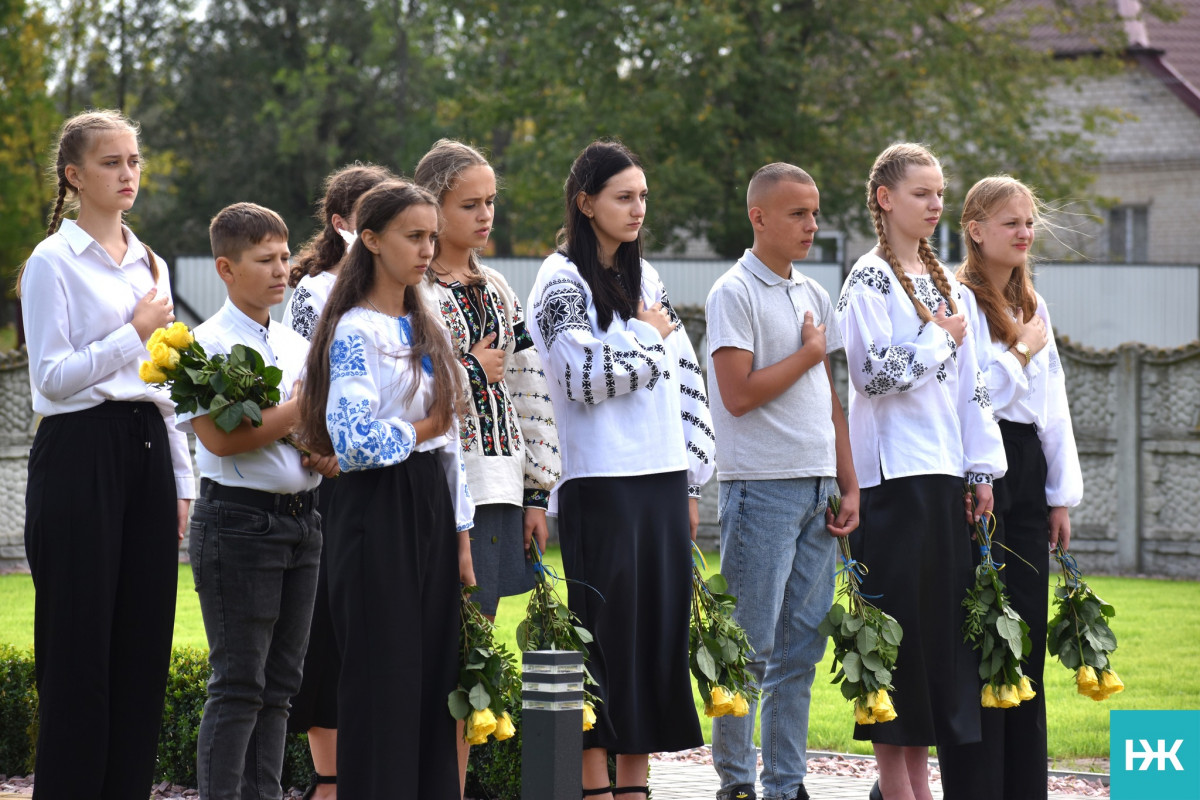 Сльози, голуби та шана загиблим захисникам: у громаді на Волині відкрили Алею пам’яті Героям
