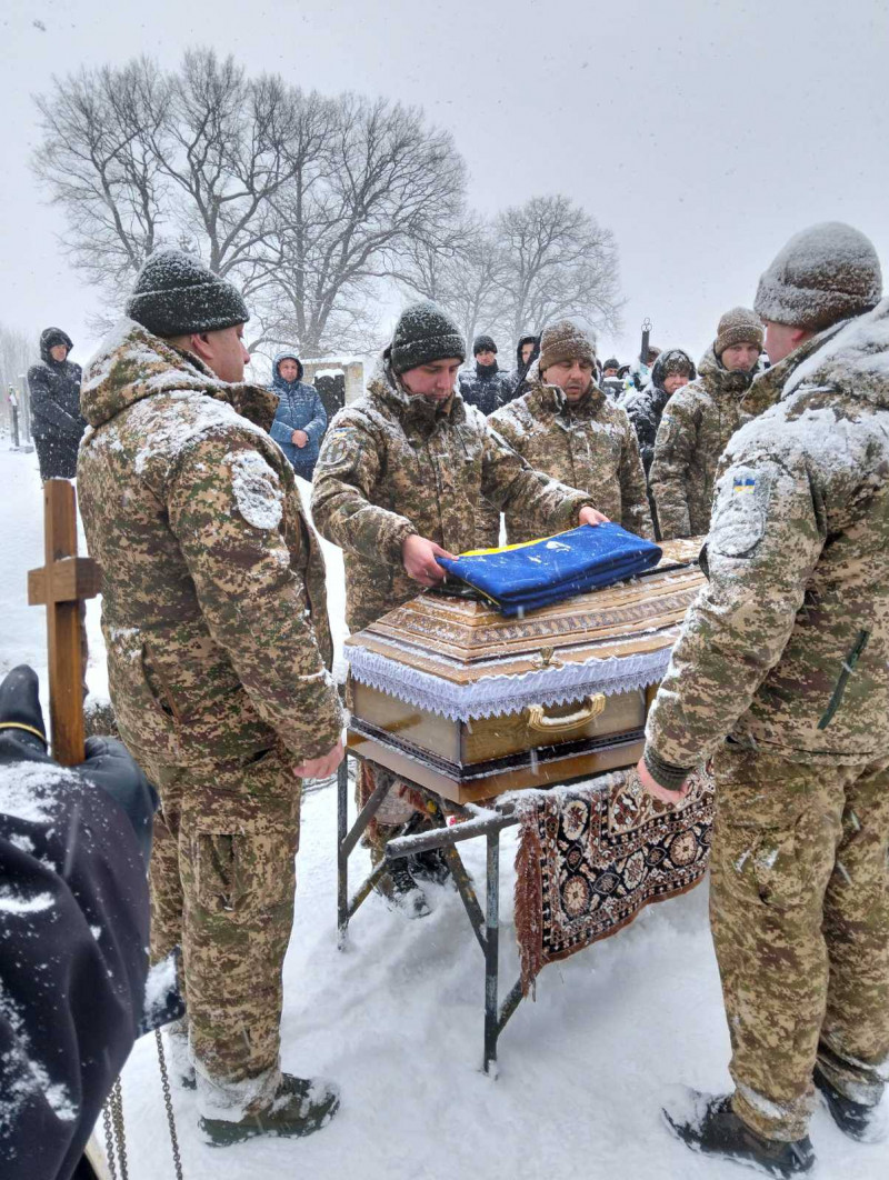На Волині провели в останню земну дорогу військового Василя Ярмолюка