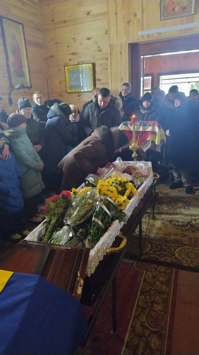 Батько шести дітей та справжній Герой: на Волині поховали захисника Віктора Калуша