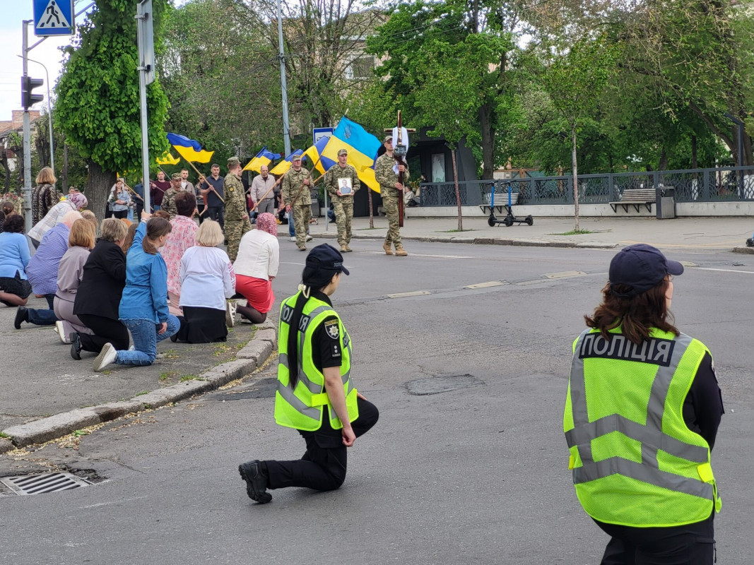 Учасник АТО, поліцейський, батько: на Волині попрощалися з 35-річним Героєм Дмитром Сергієнком