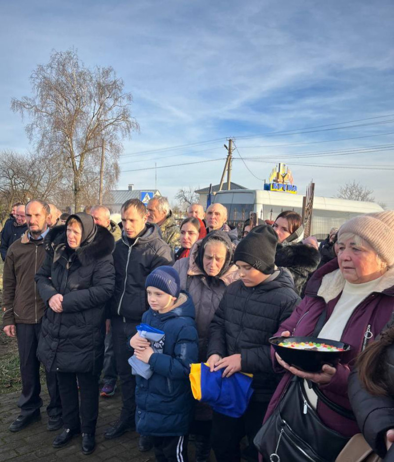 2 роки і 7 місяців родина чекала звістки про зниклого безвісти воїна: на Волині поховали Героя Миколу Абрамовича