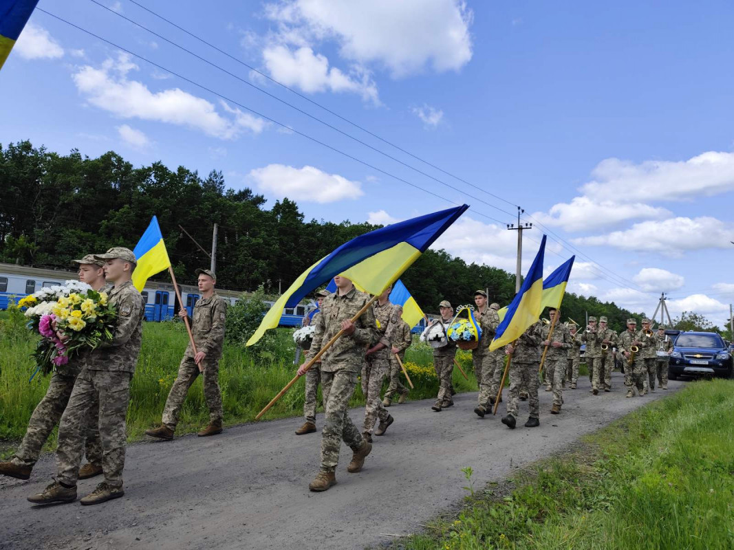 Загинув у бою через 2 дні після дня народження: на Волині поховали Героя Вадима Ніколайчука