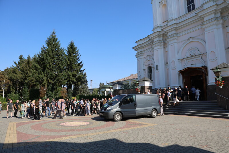 Загинув у травні, в поховали тільки нині: у Луцьку попрощалися із захисником України Сергієм Черленюком