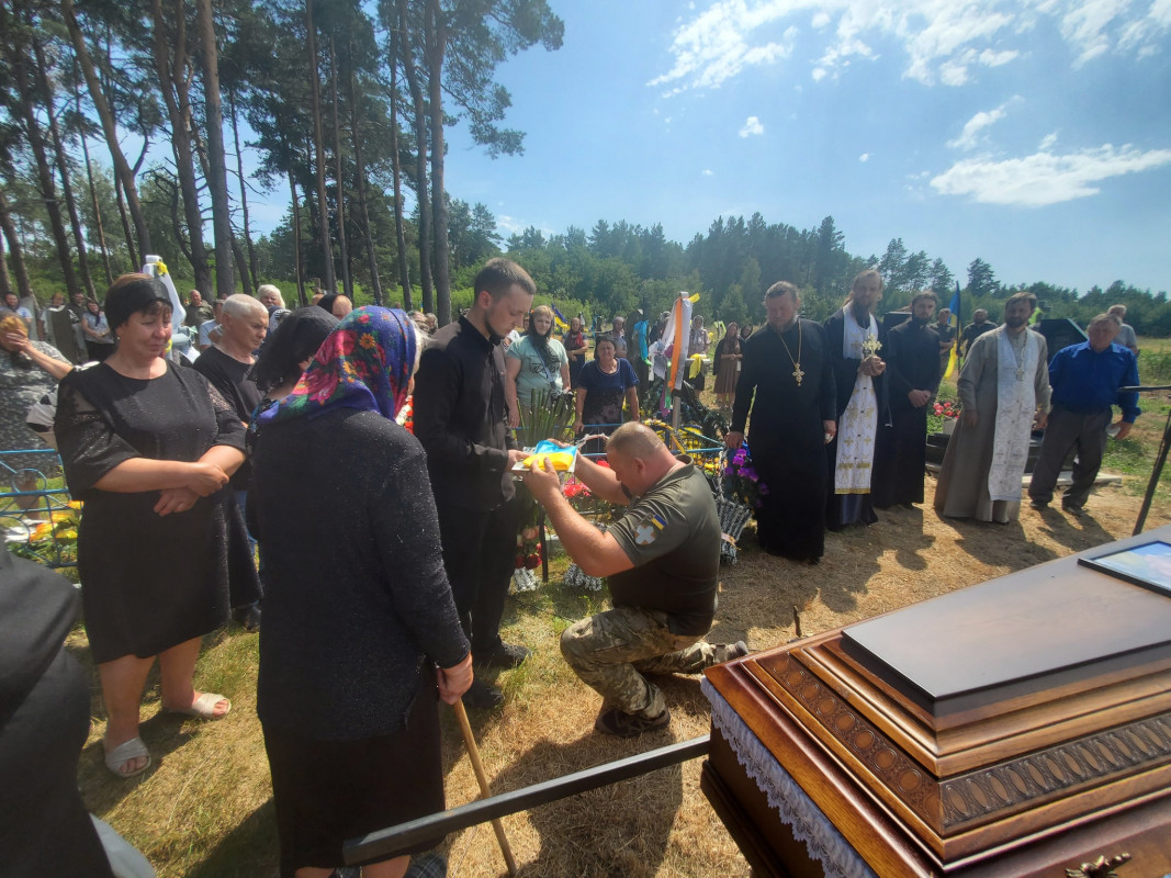 Зник безвісти 11 місяців тому: на Волині поховали Героя Анатолія Барабана